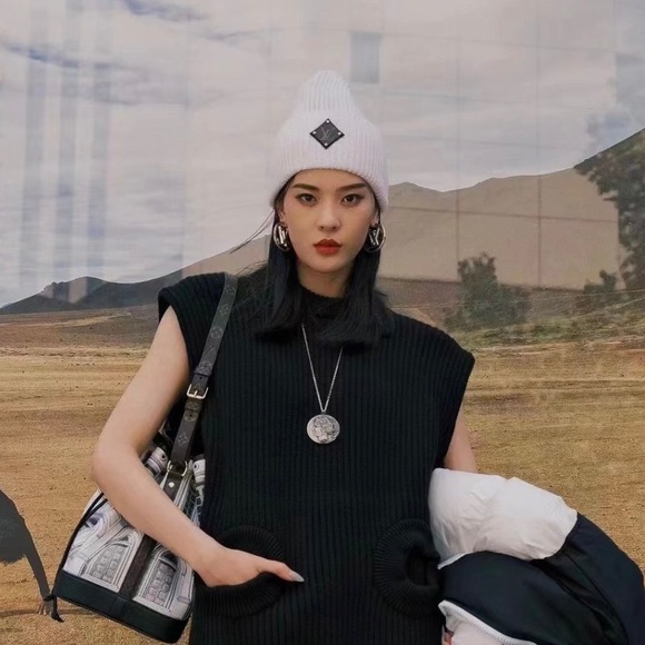 Authentic LV Earrings - Picture 7 of 8